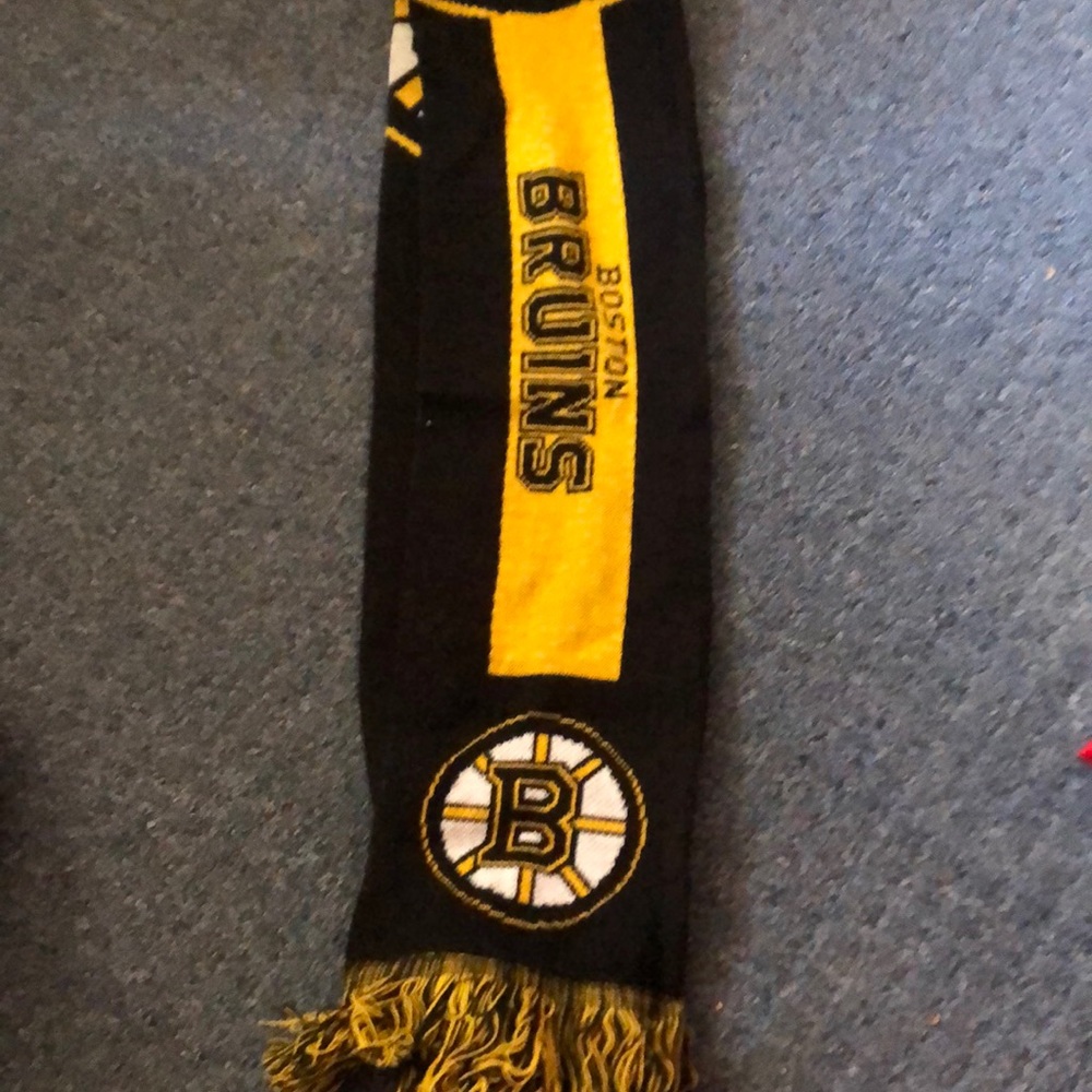 Boston Bruins scarfs
